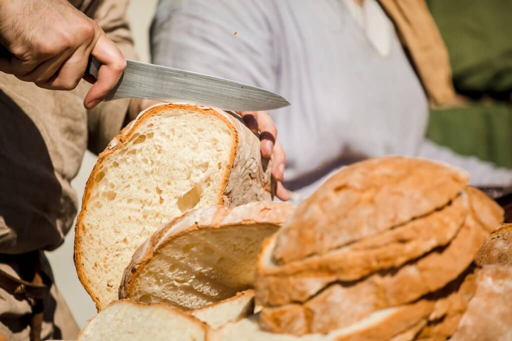 свежевыпеченный хлеб